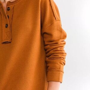 Buckle Women's Long Sleeve Tee - Rust Orange